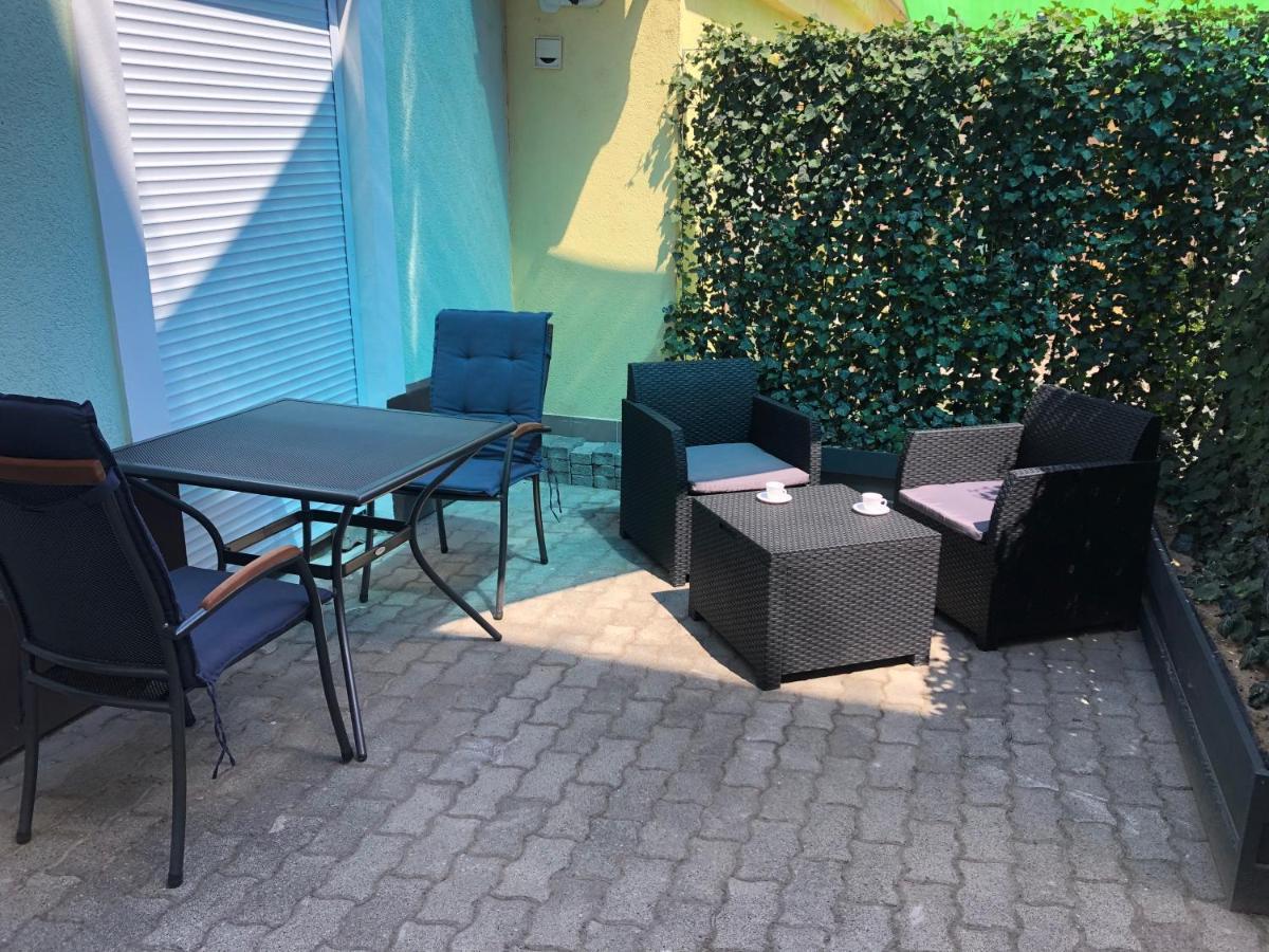 La Bella Centrum Apartmanok Piros/Sarga Heviz Exterior photo